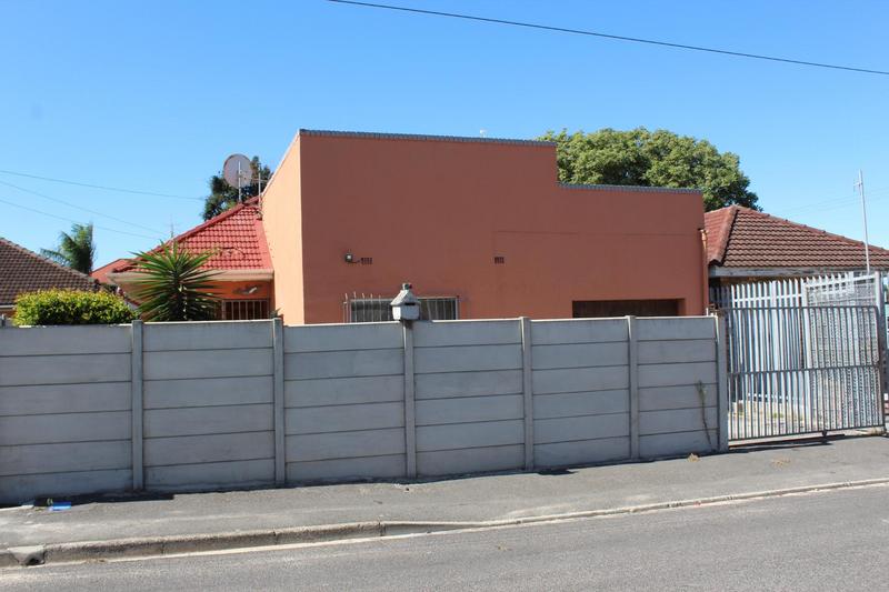 4 Bedroom Property for Sale in Glen Lilly Western Cape
